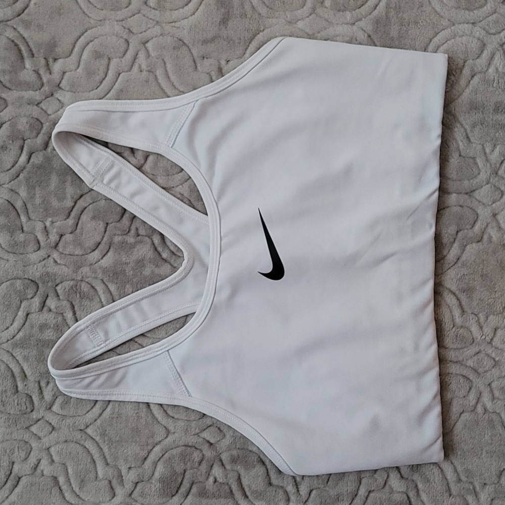 Nike sports bra Medium 🤍